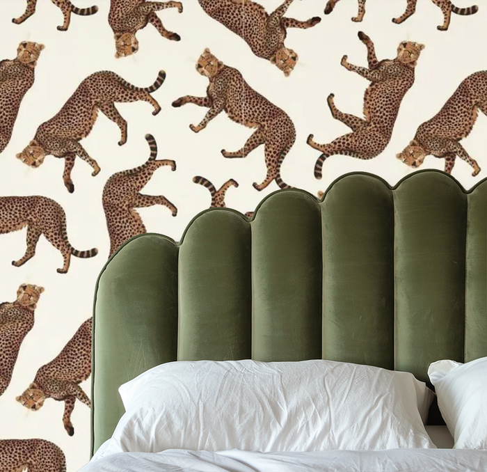 White and brown leopard mural wallpaper – design detail